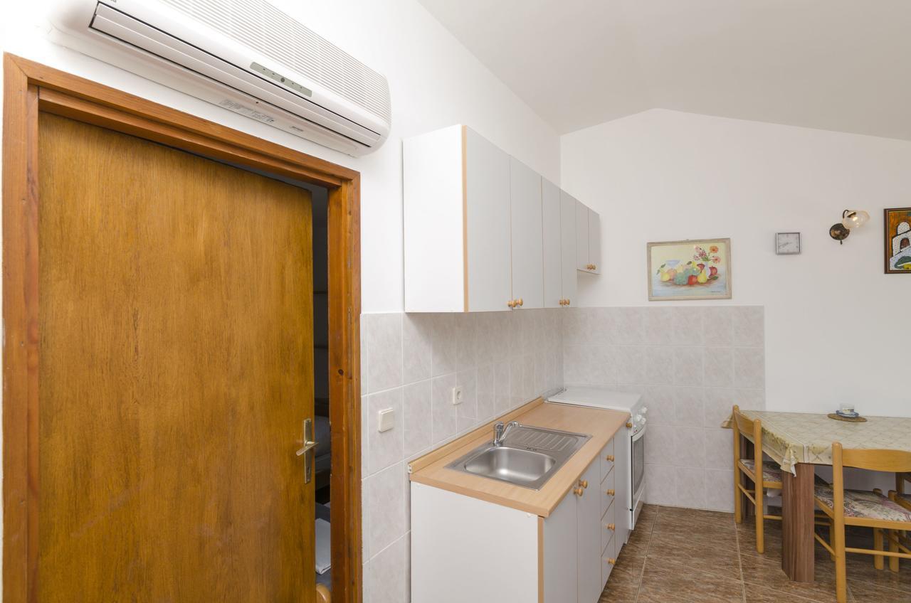 Apartments Mirko Примоштен Екстер'єр фото